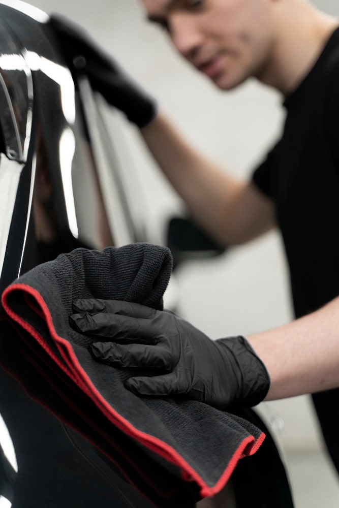 close-up-on-car-care-process (1)-min Secado coche